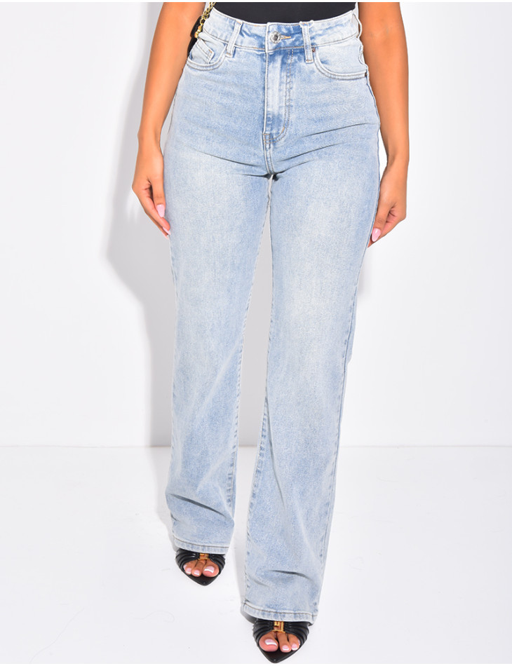 Gerade geschnittene Jeans in blauer Waschung mit Stretchanteil