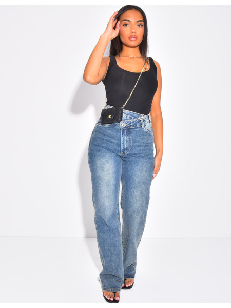 Jeans coupe droite stretchy à boutonnière croisée