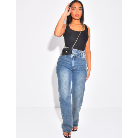 Jeans coupe droite stretchy à boutonnière croisée