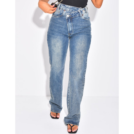 Straight-leg stretch jeans with crossover button fastening