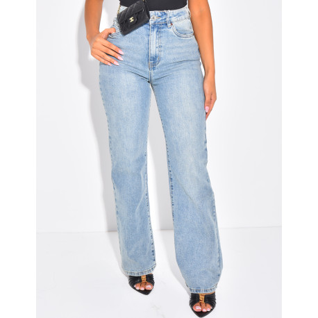 Gerade geschnittene Jeans in blauer Waschung mit Stretchanteil