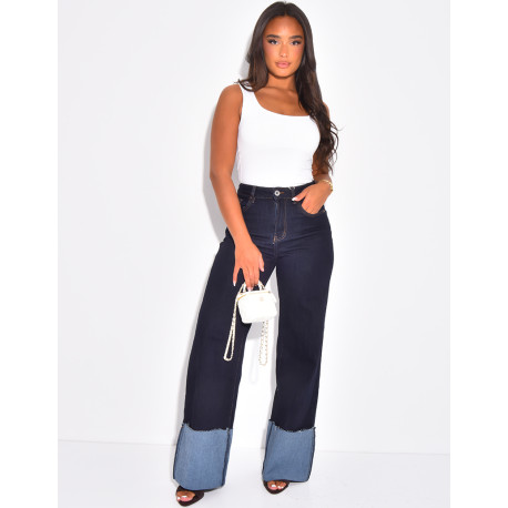 Jeans coupe large stretchy avec revers
