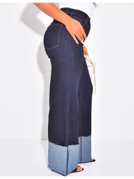 Jeans coupe large stretchy avec revers