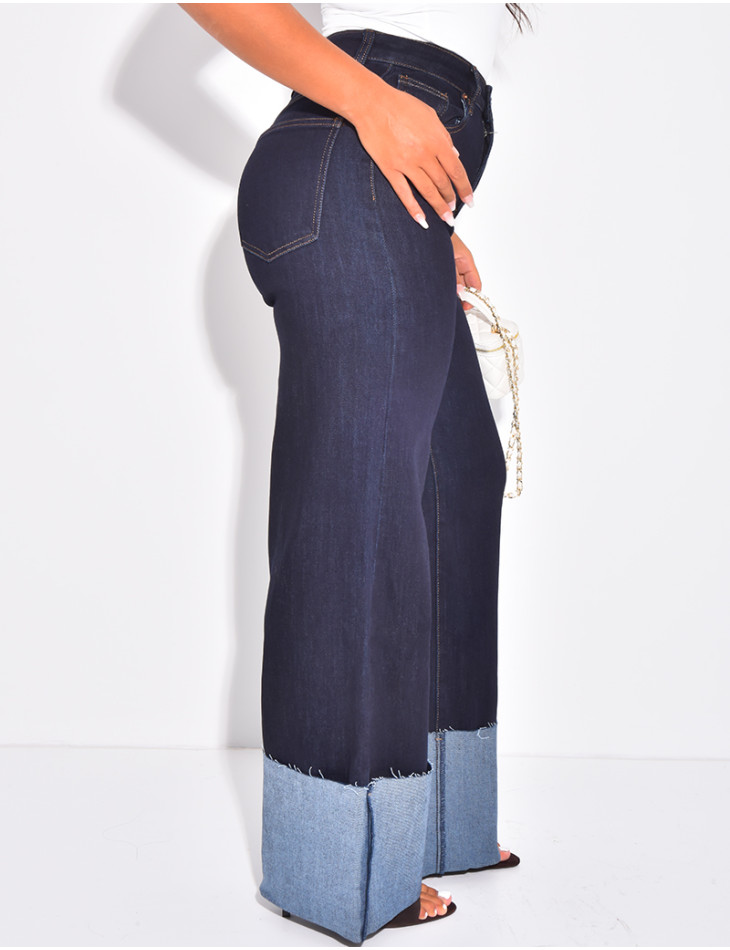 Jeans coupe large stretchy avec revers