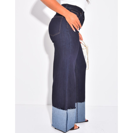 Jeans coupe large stretchy avec revers