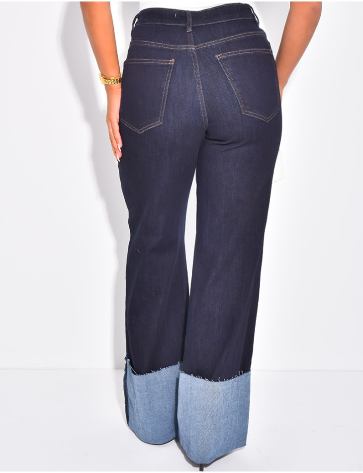Jeans coupe large stretchy avec revers