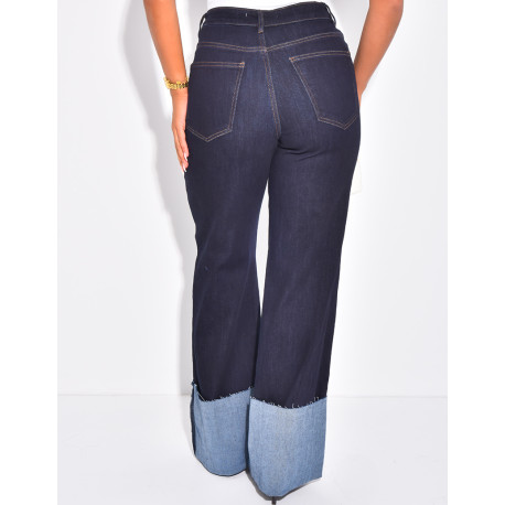 Jeans coupe large stretchy avec revers