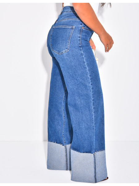 Jeans coupe large stretchy avec revers