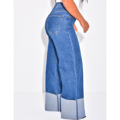 Jeans coupe large stretchy avec revers