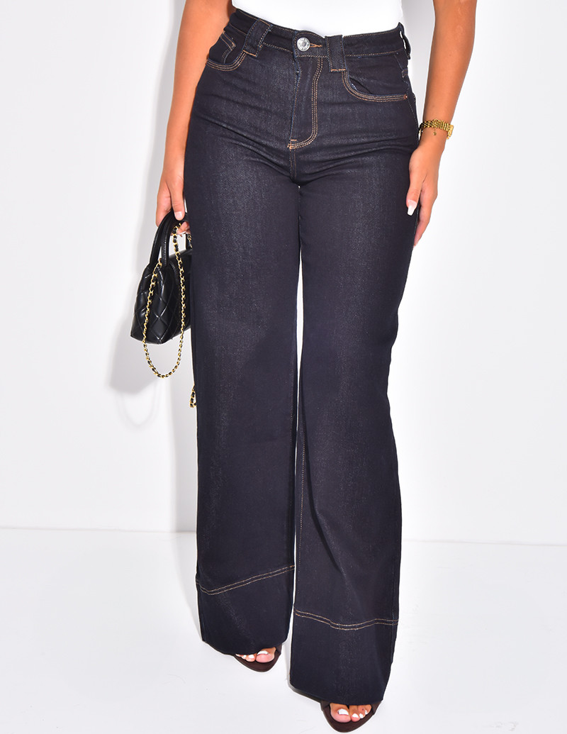 Wide-leg stretchy jeans...