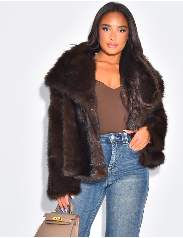 Veste courte en fausse fourrure