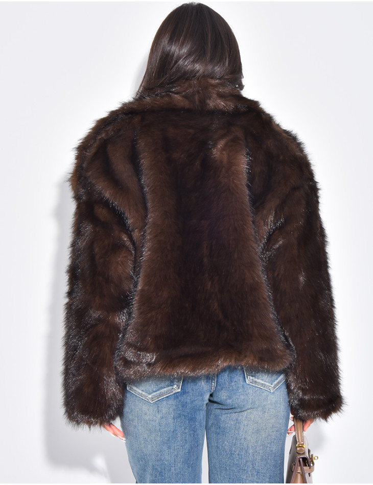 Veste courte en fausse fourrure