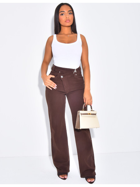 Straight-leg stretch jeans with crossover button fastening