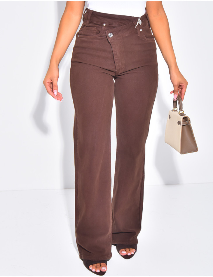 Straight-leg stretch jeans with crossover button fastening