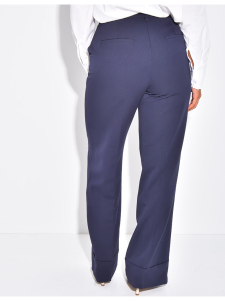 Hoch taillierte Anzughose mit Umschlag