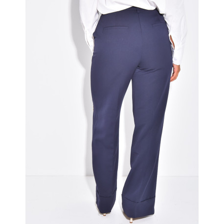 Hoch taillierte Anzughose mit Umschlag