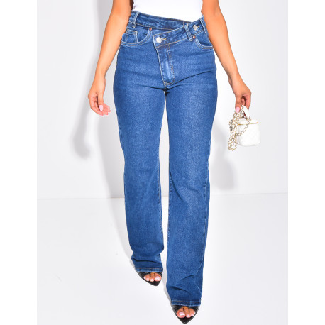Jeans coupe droite stretchy à boutonnière croisée