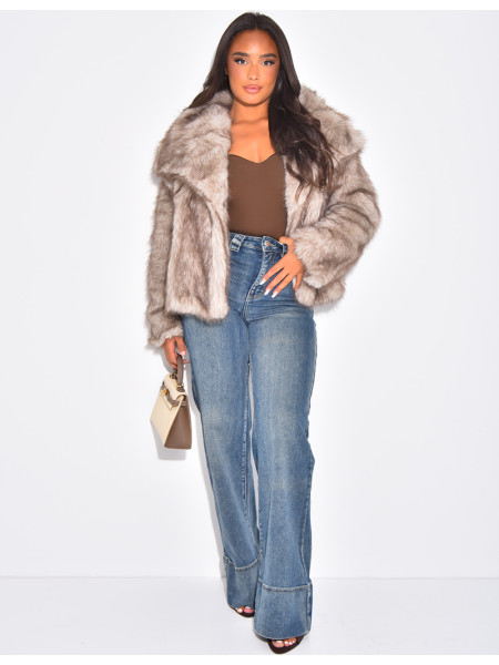 Veste courte en fausse fourrure