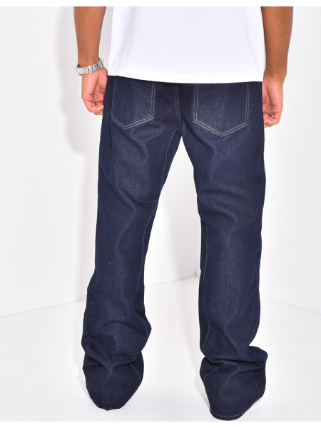 Jeans mit ausgestelltem Bein