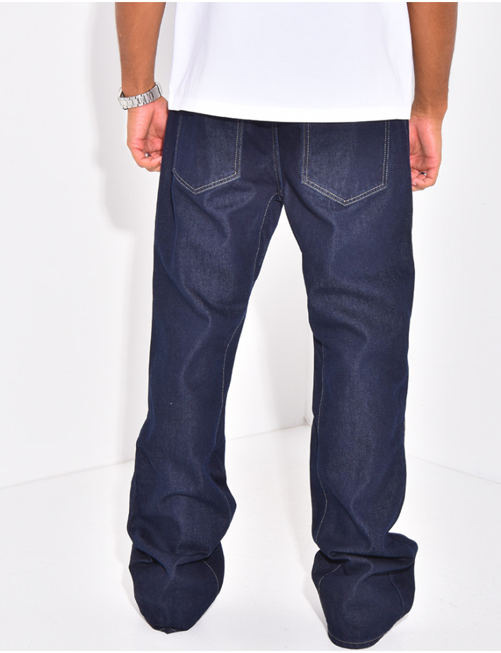 Jeans mit ausgestelltem Bein