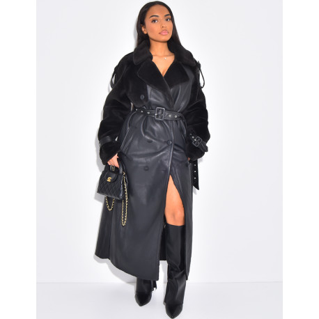 Langer Mantel aus Kunstleder mit Futter und kontrastierenden Einsätzen