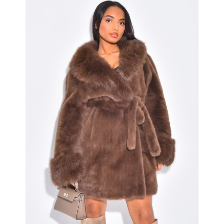 Halblanger Mantel aus Kunstfell mit Gürtel