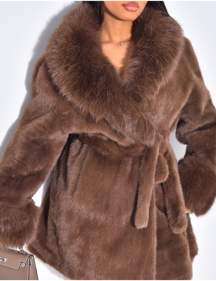 Halblanger Mantel aus Kunstfell mit Gürtel