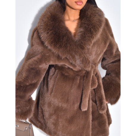 Halblanger Mantel aus Kunstfell mit Gürtel