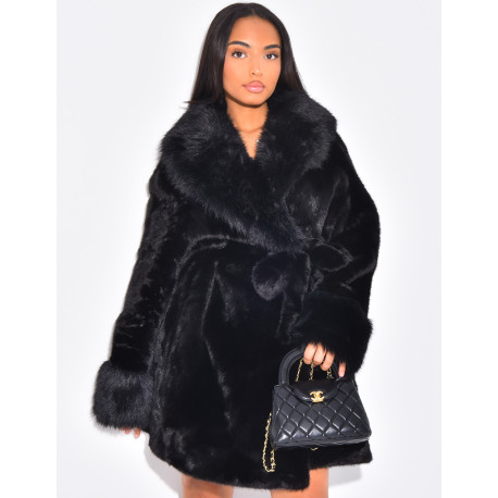 Halblanger Mantel aus Kunstfell mit Gürtel