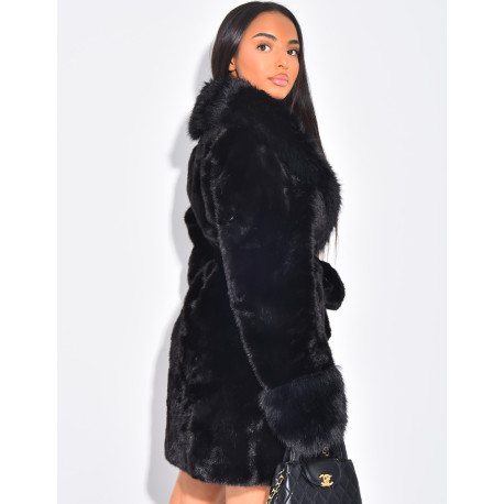 Halblanger Mantel aus Kunstfell mit Gürtel