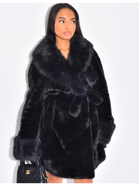 Halblanger Mantel aus Kunstfell mit Gürtel