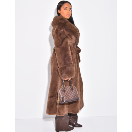 Manteau en fausse fourrure à ceinture
