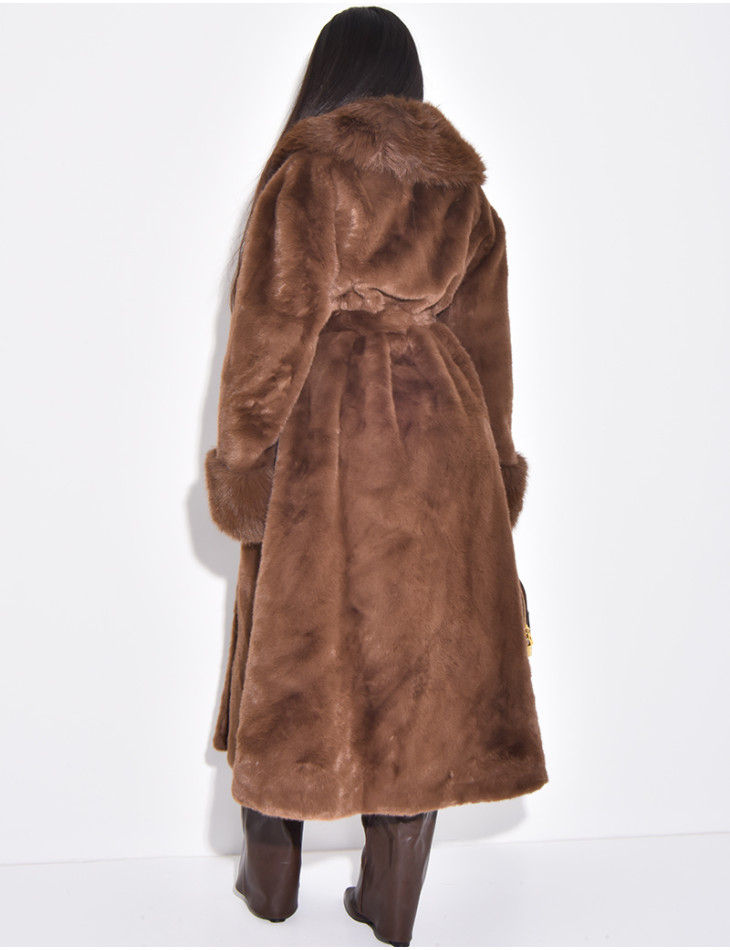 Manteau en fausse fourrure à ceinture