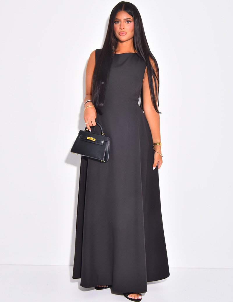 Robe très longue cintrée à...