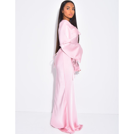 Sehr langes Kleid aus Premium-Satin zum Binden.