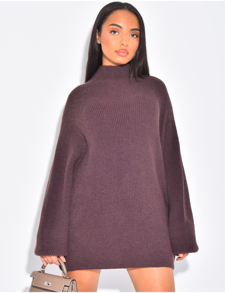 Langer Pullover aus dickem Strick mit Stehkragen