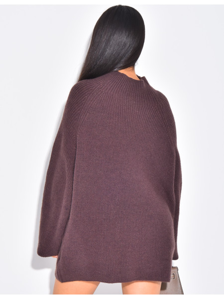 Langer Pullover aus dickem Strick mit Stehkragen
