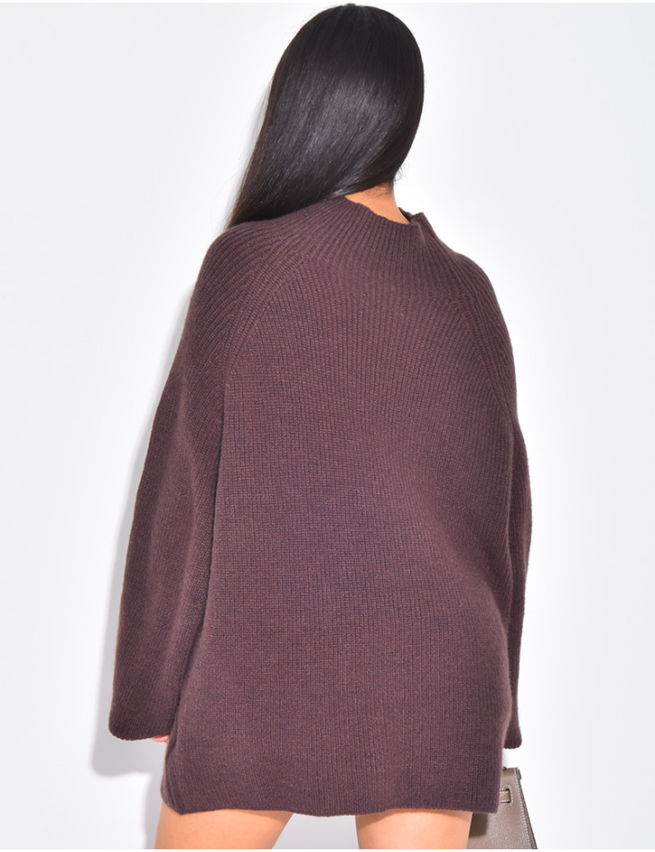 Langer Pullover aus dickem Strick mit Stehkragen