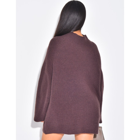 Langer Pullover aus dickem Strick mit Stehkragen