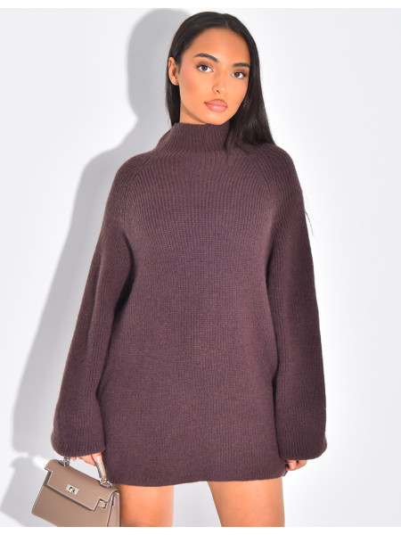 Langer Pullover aus dickem Strick mit Stehkragen
