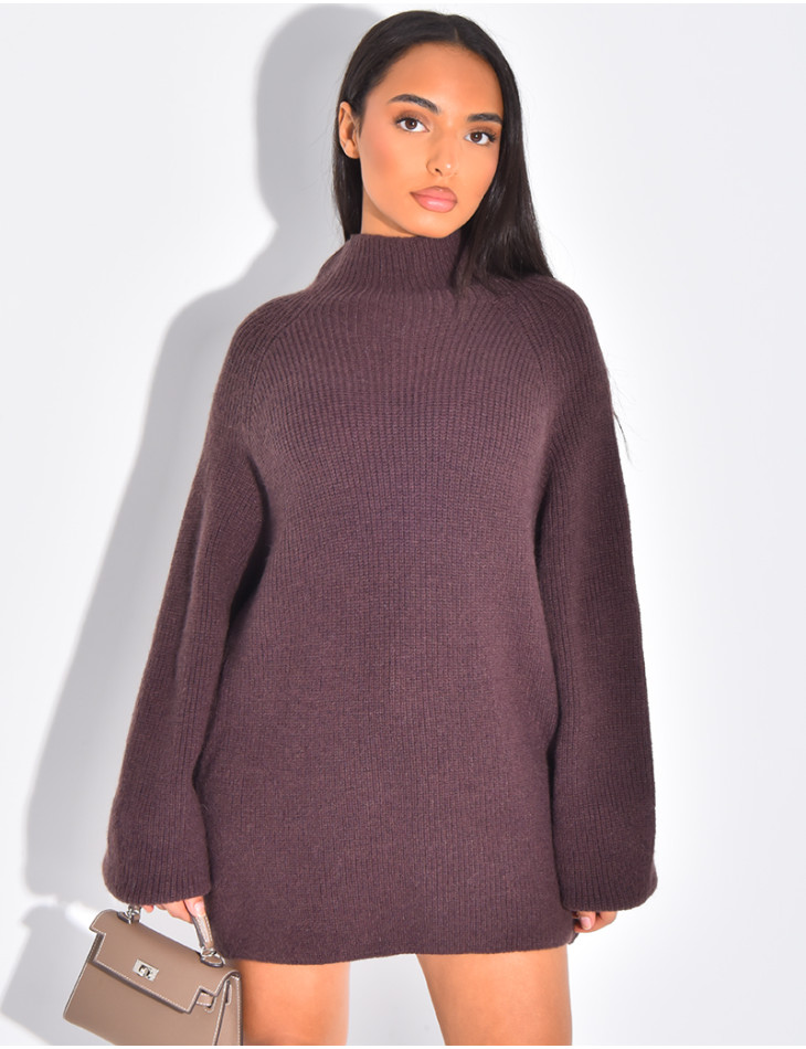 Langer Pullover aus dickem Strick mit Stehkragen