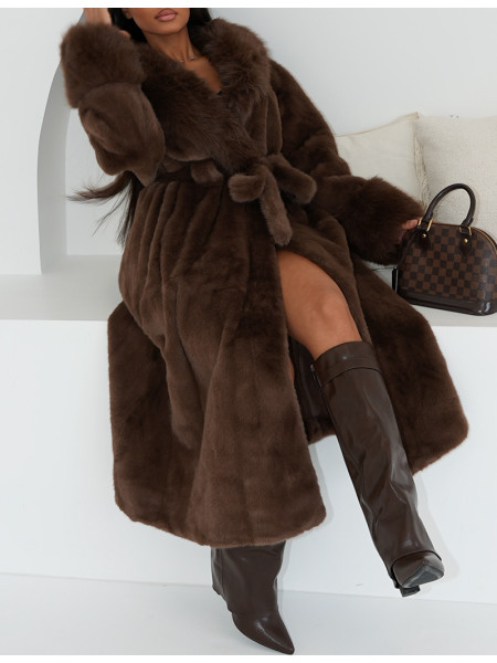 Manteau en fausse fourrure à ceinture