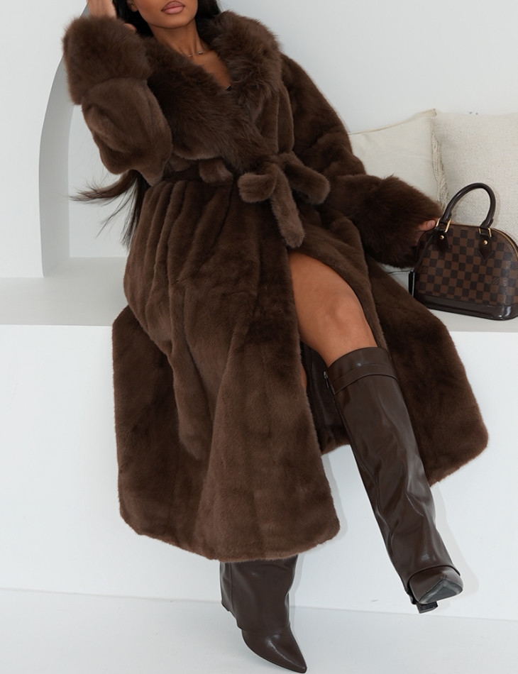 Manteau en fausse fourrure à ceinture