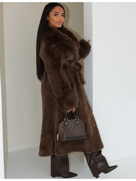 Manteau en fausse fourrure à ceinture