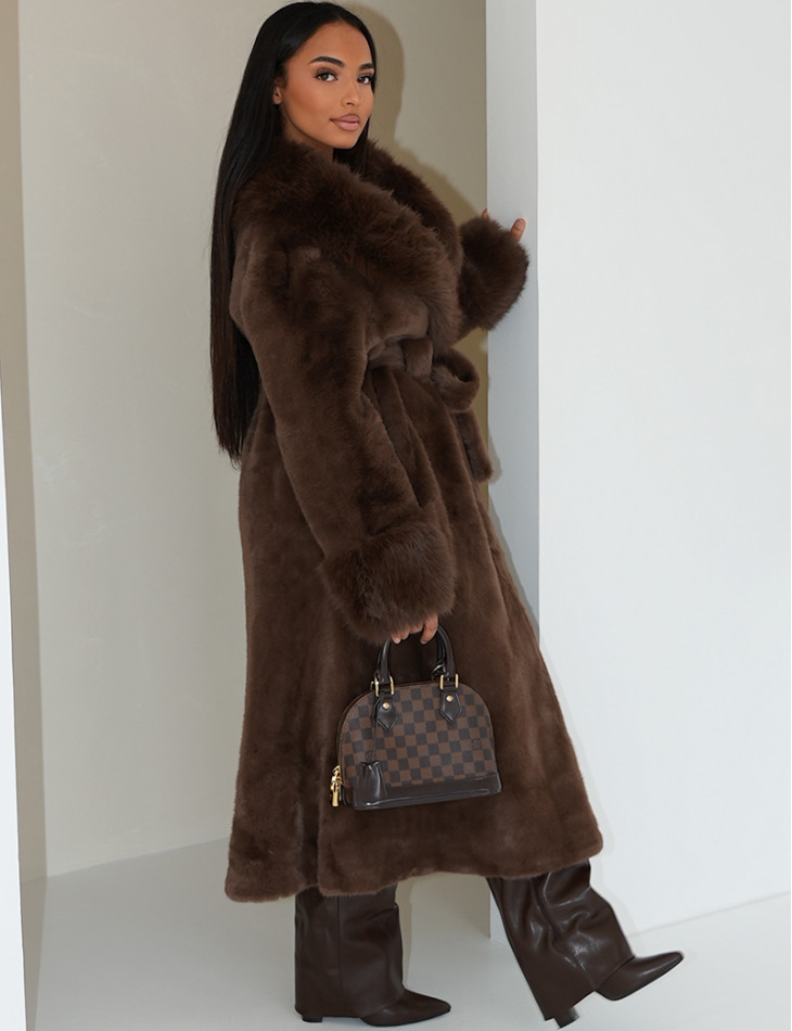 Manteau en fausse fourrure à ceinture