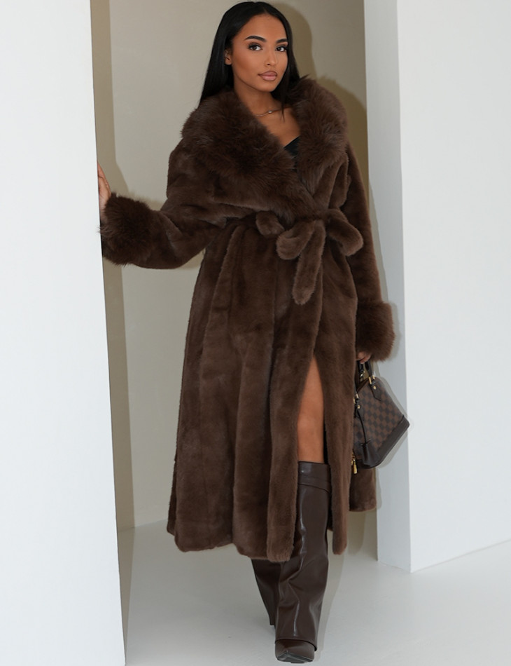 Manteau en fausse fourrure à ceinture