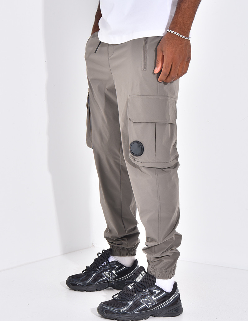Cargo trousers with pockets