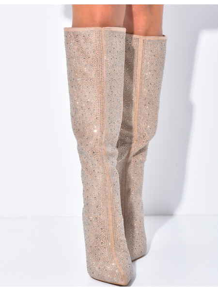 Stiefel aus Wildlederimitat mit Strasssteinen, spitzen Zehen und Absätzen