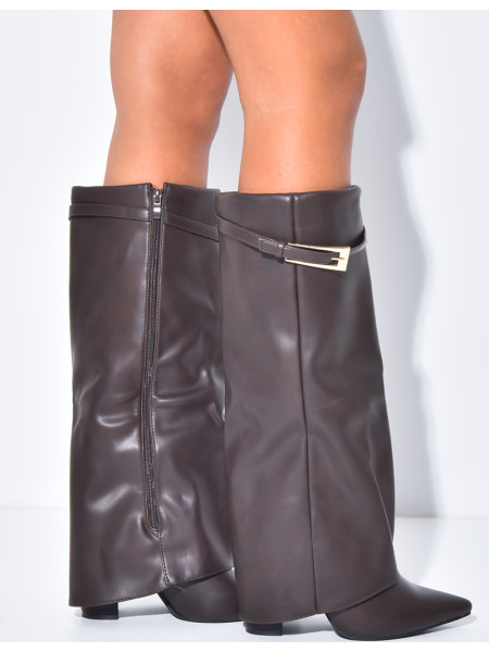 Bottes en similicuir à talons carrés et rabat ceinturé à boucle dorée