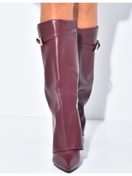 Bottes en similicuir à talons carrés et rabat ceinturé à boucle dorée